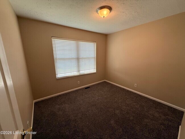 Building Photo - 8401 Cloverport Dr