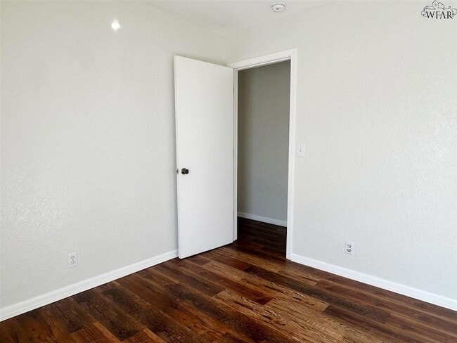 Building Photo - 3016 Stearns Ave