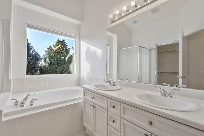 Building Photo - 6756 Solana Dr
