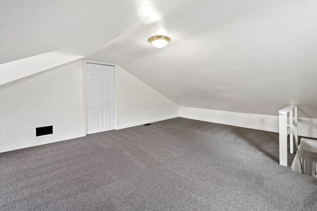 Building Photo - 129 S 18th St