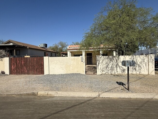 Building Photo - 2925 N Estrella Ave