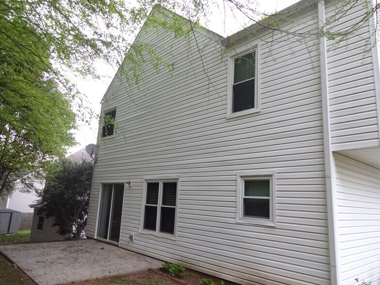 Building Photo - 3002 Sentinel Cir