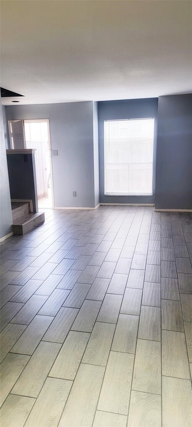 Building Photo - 2110 Wilcrest Dr