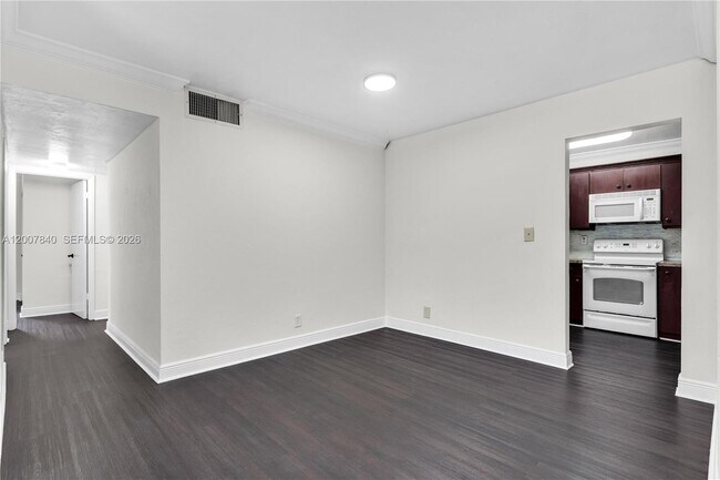 Building Photo - 13715 Kendale Lakes Cir