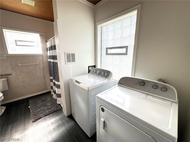 Building Photo - 982 Dan St