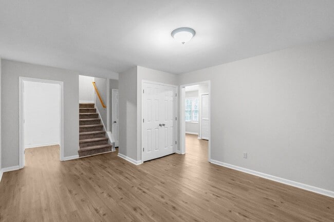 Building Photo - Spacious 2-Story Home with Finished Basement!