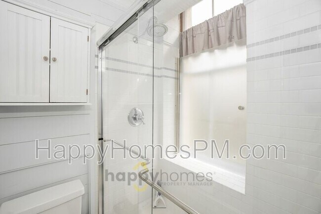 Building Photo - 251 Meeting St