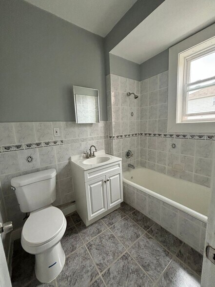 372-374 S 20th St 7 - 376 S 20th St
