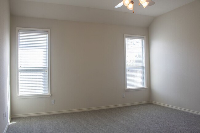 Building Photo - SUNDOWN RANCH-DENTON
