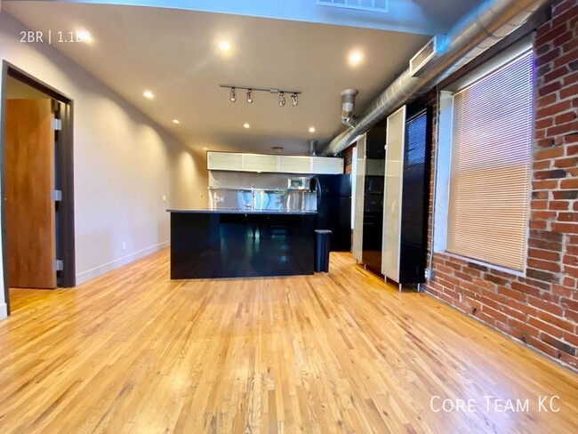 Building Photo - Stunning 2,000 sqft Loft For Rent in the C...