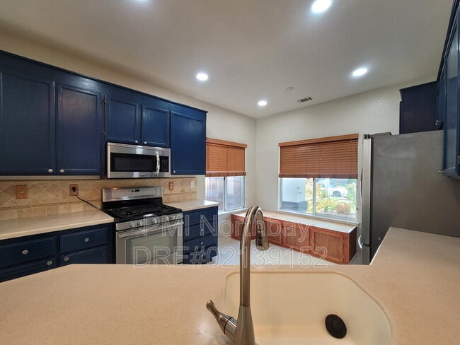 Building Photo - 746 Palermo Dr