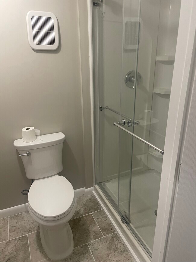 Bathroom - 47 Pearl St