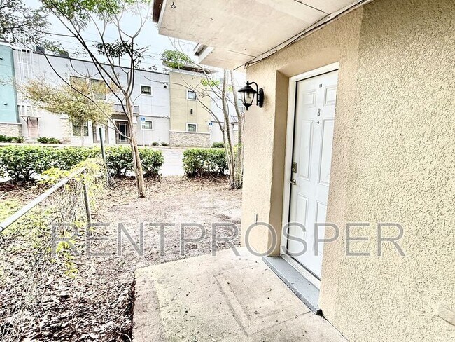 Building Photo - 810 Eresken Ave