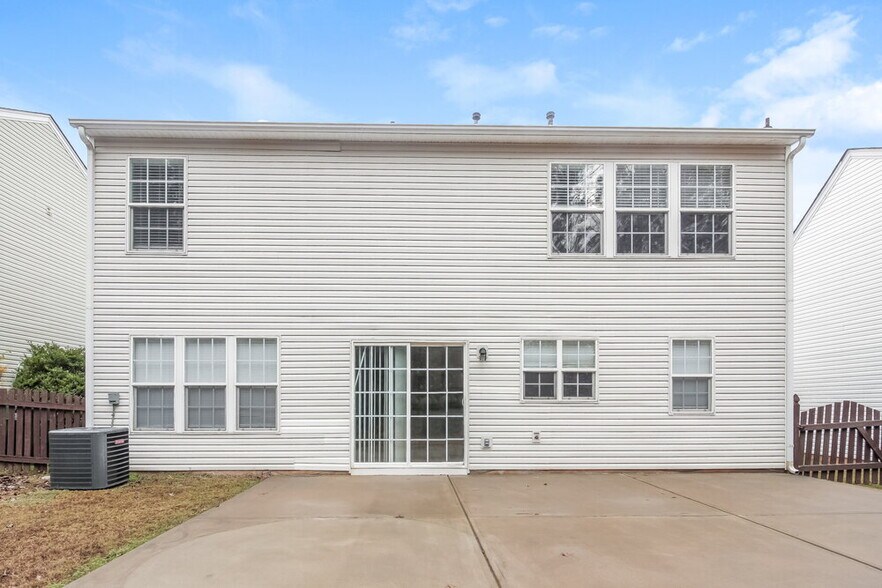 Building Photo - 9307 Bellegarde Dr