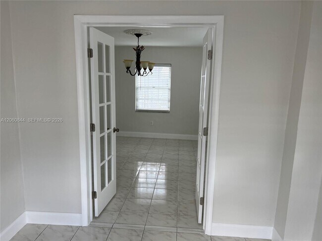 Building Photo - 421 NW 57th Ct