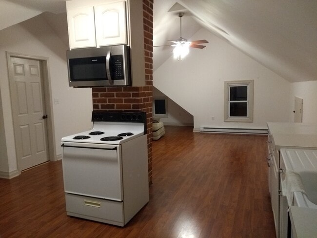 Building Photo - 202 E Horner St