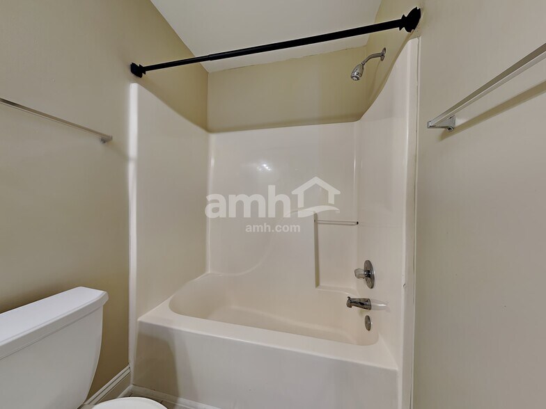 Building Photo - 6217 Highland Brook Dr