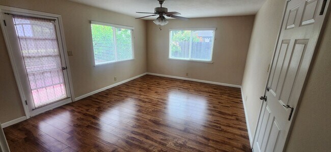Building Photo - Beautifully Updated 3 Bedroom 2 Bathroom Home in the Highly Desirable S. Land park Neighborhood