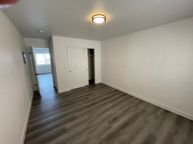 Building Photo - 206 S Rose Ave