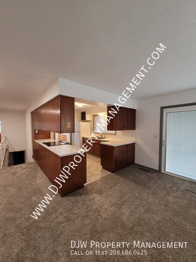 Building Photo - 16425 Farmway Rd