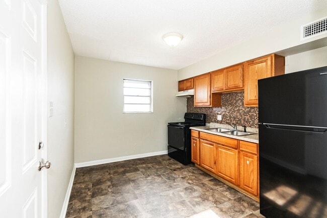 Building Photo - 8318-8320 Wabash Ave