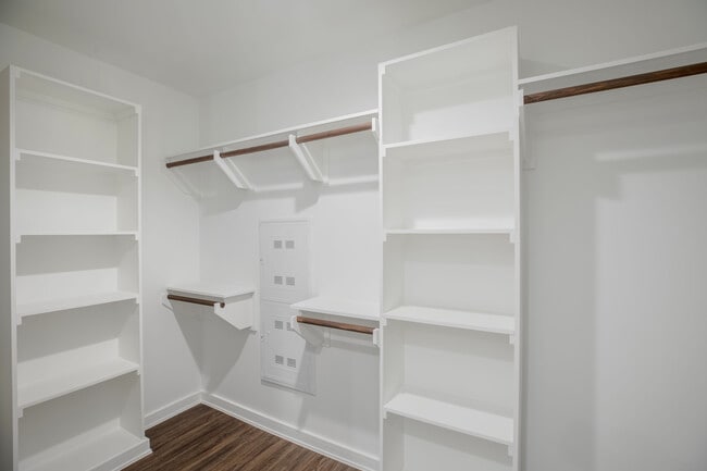 N closet - St. Andrie At Buffalo Heights