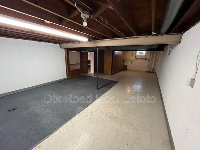 Building Photo - 601 Wilshire Dr