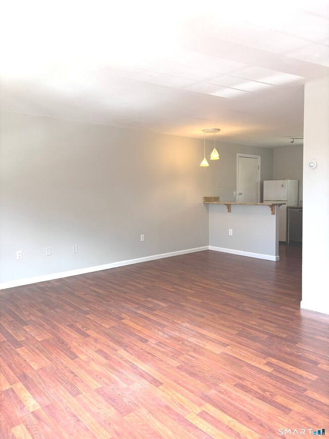 Building Photo - 25 Grandview Dr