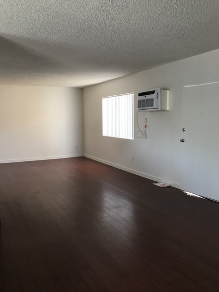 Building Photo - 7805 Reseda Blvd