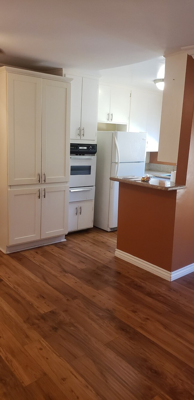 Primary Photo - 13833 Oxnard St