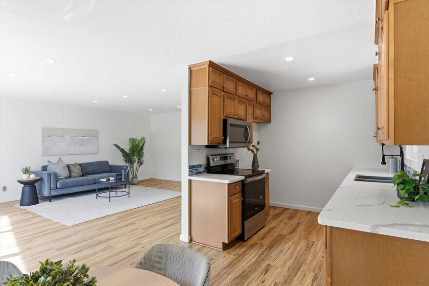 Building Photo - 3609 E 2nd St