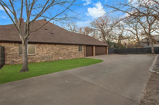 Building Photo - 12416 Water Oak Dr