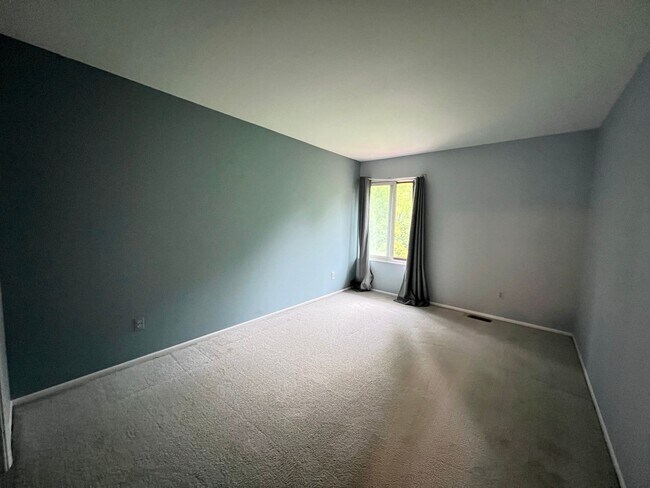 Building Photo - Forest Hills Condo!