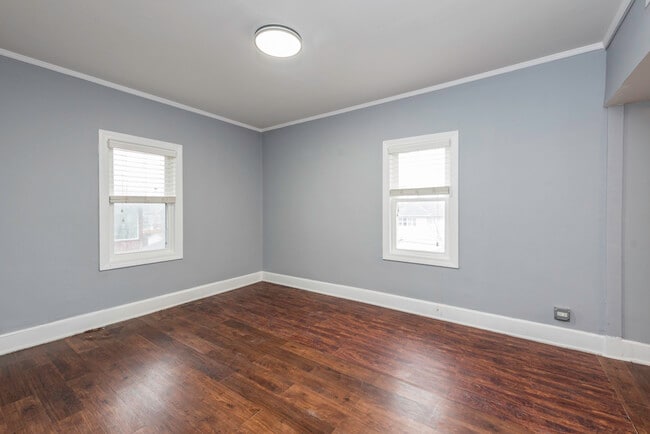 Building Photo - 415 W Ridgeland Ave