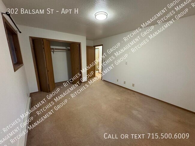 Building Photo - 302 Balsam St