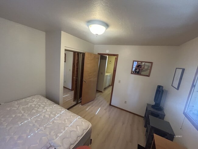 Building Photo - Solar 3 Bd/ 2 Ba. Single-Family Home Rental
