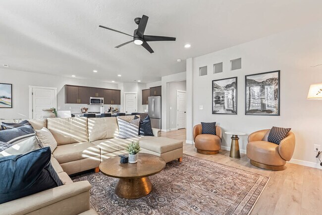 Building Photo - 10053 W Lyrical Dr