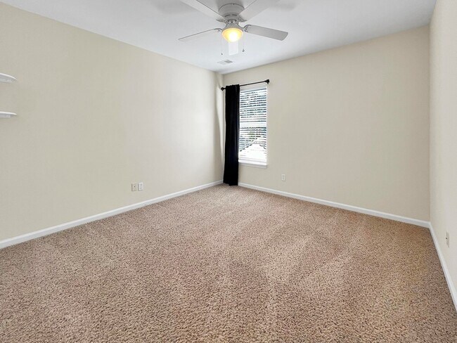 Building Photo - 4824 Willow Brook Ln