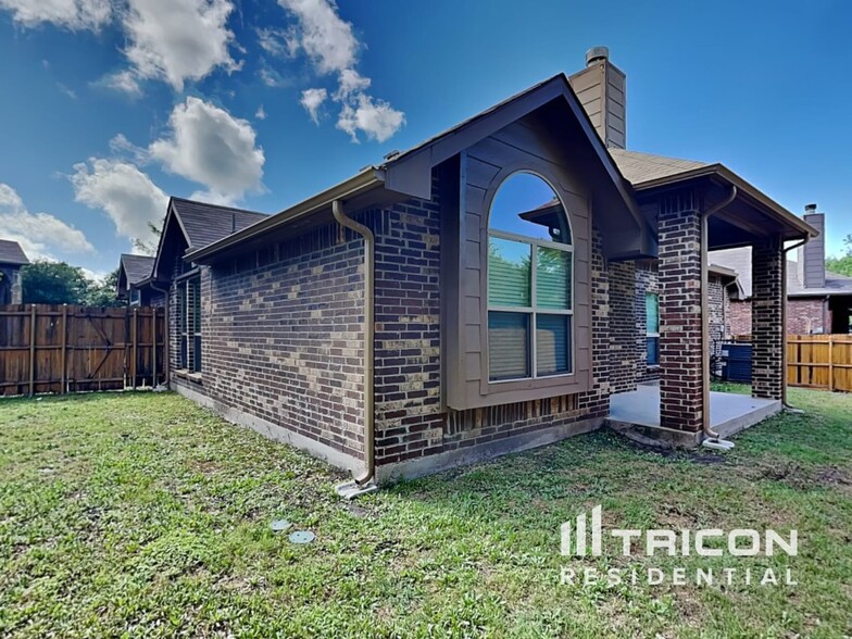 Building Photo - 88 Post Oak Dr