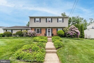 Building Photo - 17 Lawnside Dr