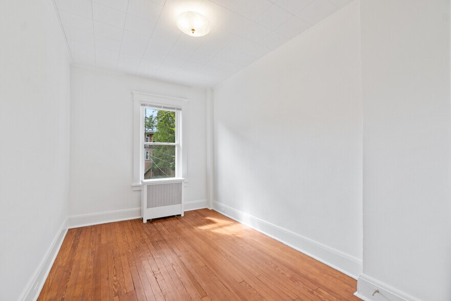 Building Photo - 2926 Wyman Pky