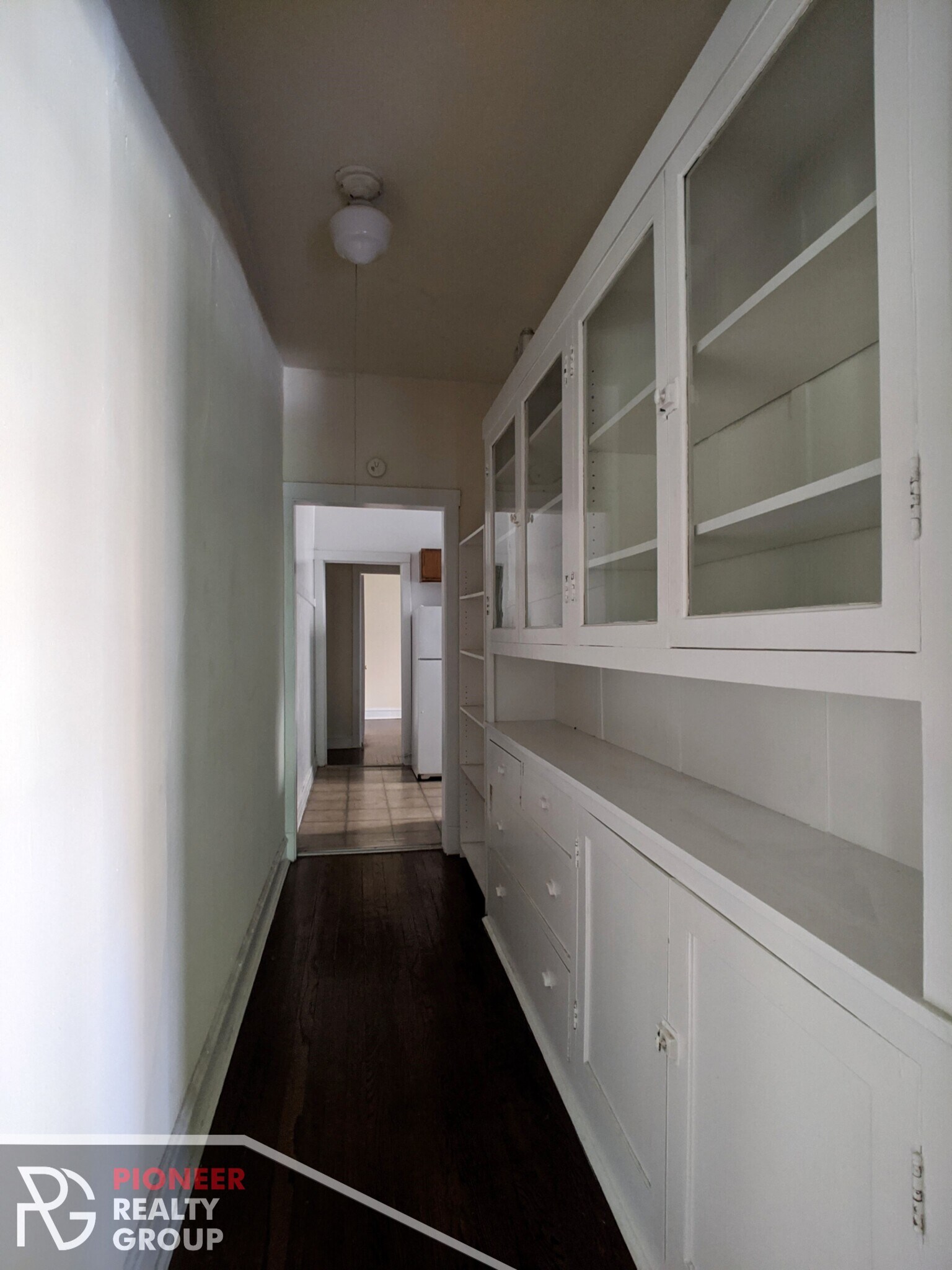 Building Photo - 2421 N Sawyer Ave