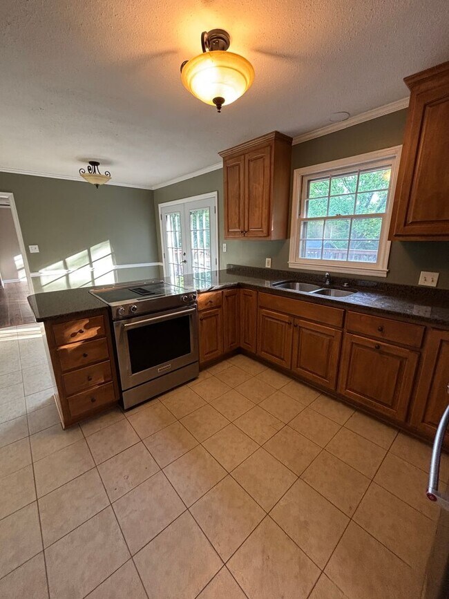 Building Photo - Space, Privacy & Flexibility – All in One Stunning Property