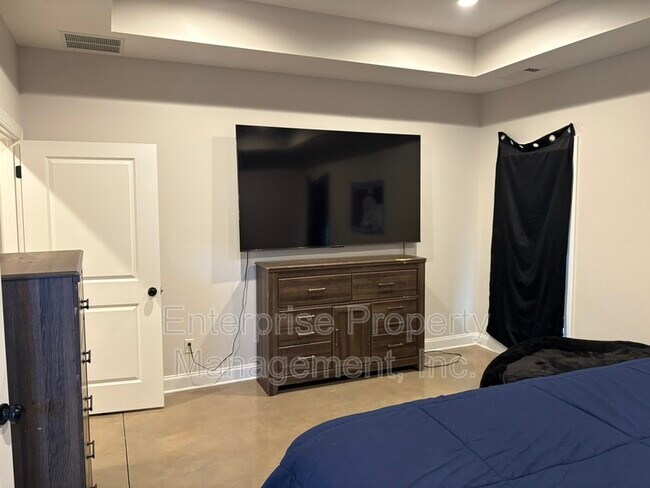 Building Photo - 239 McLaughlin Dr