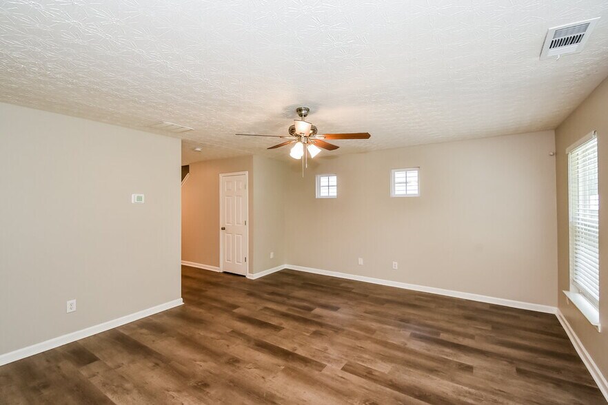 Building Photo - 239 Topaz Dr
