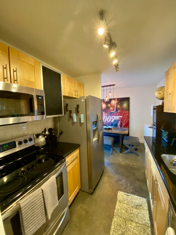 Building Photo - 970 Palm Ave