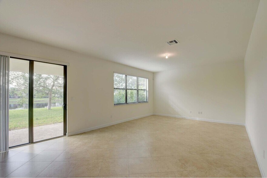 Building Photo - 8834 Willow Cove Ln
