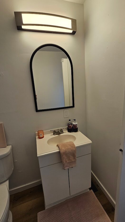 Building Photo - 47 S Brentwood Ave