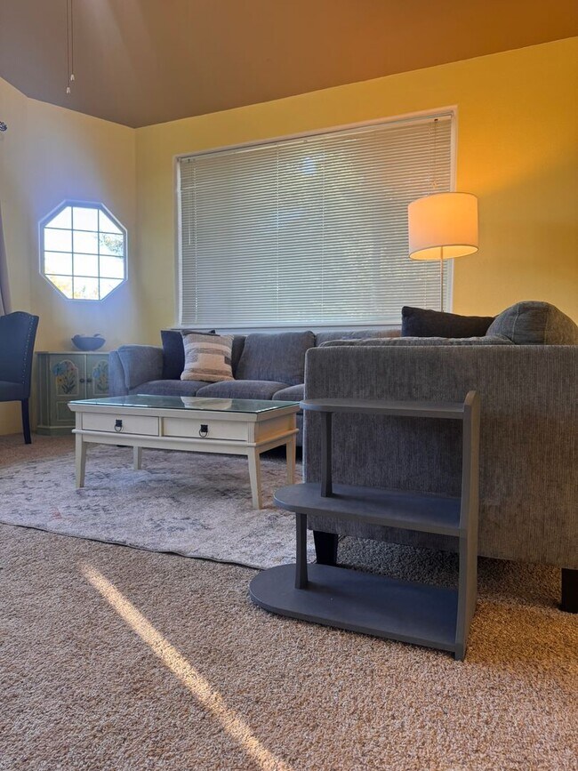 Building Photo - FULLY FURNISHED BUNGALOW WITH GORGEOUS BAY VIEWS! ALL UTILITIES INCLUDED!