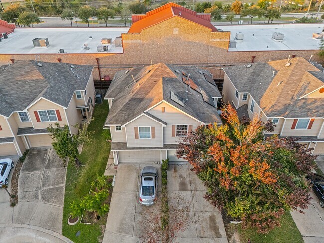 Building Photo - 16118 Market Garden Ln